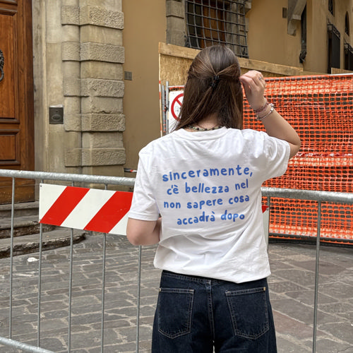 Immagine di t-shirt V